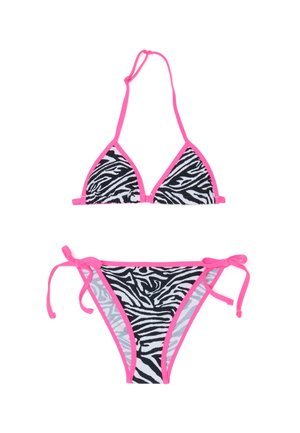 Bikini de estampado de cebra en blanco y negro con ribete rosa. La parte superior tiene copas triangulares y se ata detrás del cuello. La parte inferior cuenta con lazos ajustables en los lados.
