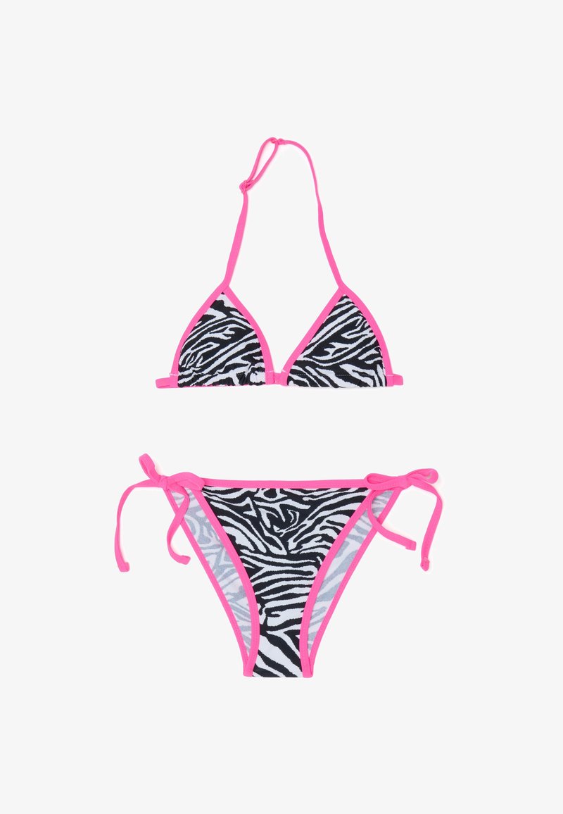 Bikini con stampa zebra bianco e nero con rifiniture rosa. Il top ha coppe triangolari e si lega dietro il collo. Il pantalone presenta lacci laterali regolabili.
