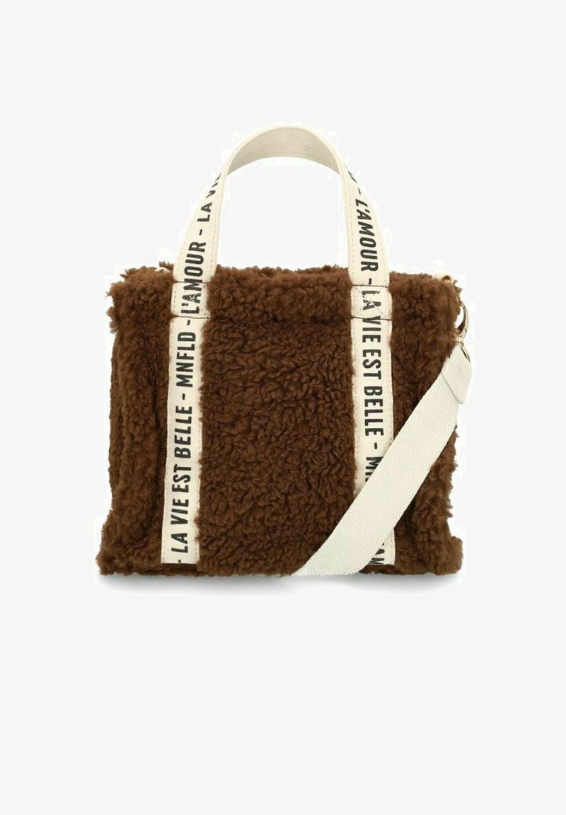 Braune Kunstpelztasche mit doppelten Obergriffen und einem abnehmbaren Schultergurt. Merkmale kontrastierender weißer Text auf den Riemen. Rechteckige Form.