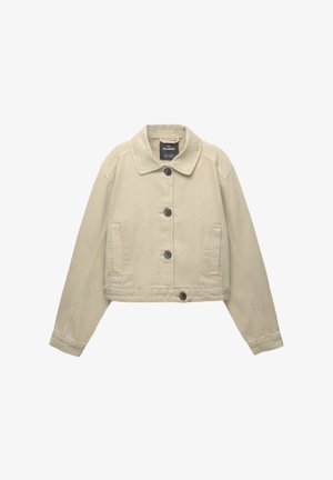 Giubbotto in denim beige con colletto, chiusura frontale con bottoni, due tasche laterali e design cropped. Presenta bottoni scuri e cuciture minime.