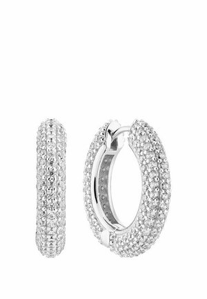 Silverfärgade hoops örhängen med en texturerad design och kristalldekorationer som skapar en glittrande yta; cirkulär form, med gångjärnsstängning.