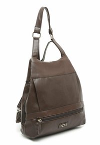 Ruda odinė pečių rankinė su tekstūruotu paviršiumi, užtrauktuku uždaroma priekinė kišenė, kampuota forma, reguliuojama dirželis ir metalinės detalės.