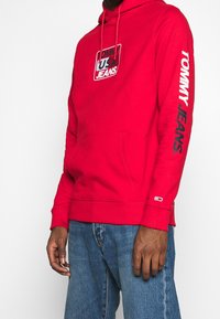 Tommy Jeans Bluza z kapturem