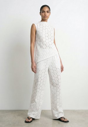 HYPEDROP, HDFREYA LOOSE FIT - Bukser - cloud dancer