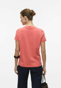Vero Moda VMPAULA - T-shirt basic - dubarry