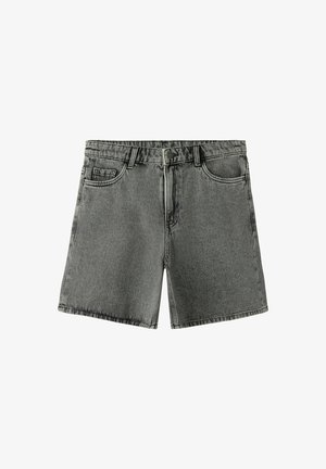 Mustad teksapüksid esikinnituse ja luku, vööaasade ning esitaskutega valgel taustal.