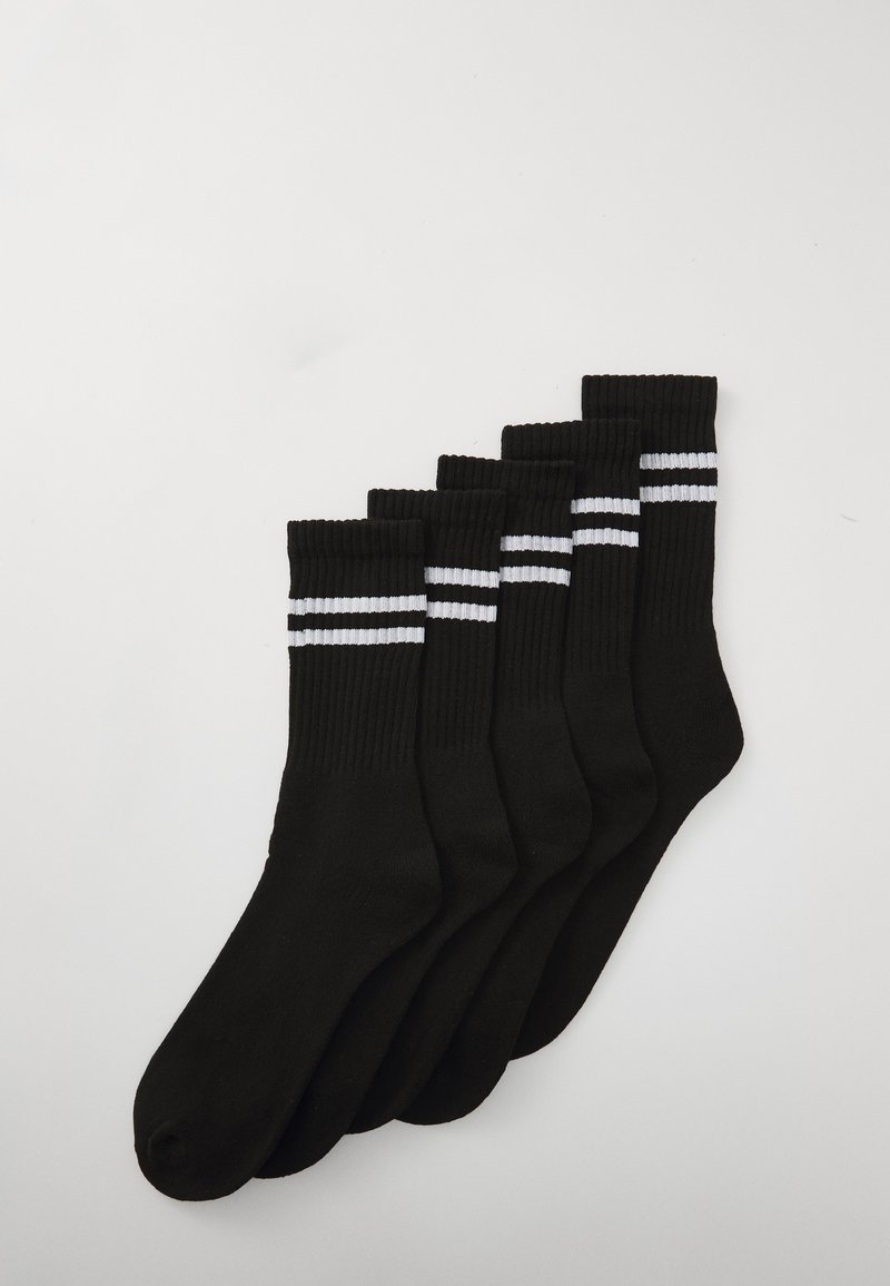 Schwarze Socken im Set zu fünf; geripptes Design mit weißen Streifen am Bund. Glatte Textur, Standard Crew-Länge.