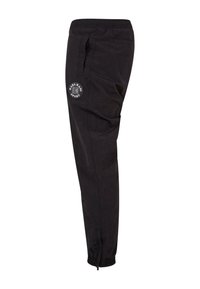 Schwarze Jogginghose mit elastischem Bund, seitlichen Taschen und einem runden Logopatch am Oberschenkel. Verjüngtes Bein mit Bündchen an den Knöcheln.