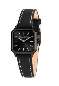 Orologio quadrato nero con cinturino in pelle testurizzata, cuciture bianche e indici delle ore prominenti; presenta il nome del marchio sul quadrante in argento.