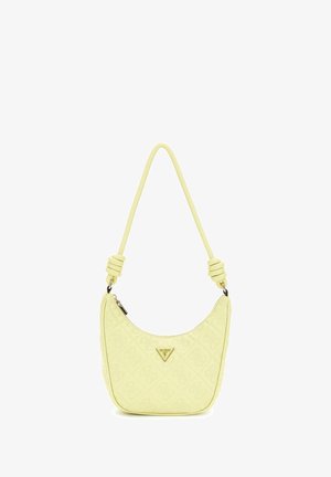 Sac à épaule en simili cuir jaune avec une forme courbée, un design matelassé texturé et une bandoulière torsadée. Présente un détail de logo doré de marque.