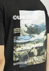 Jack & Jones GEDRUCKT RUNDHALS - T-shirt print - black