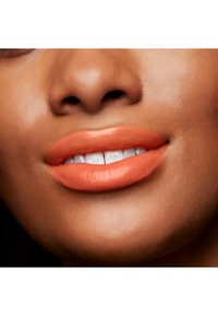 Smashbox BE LEGENDARY PRIME & PLUSH LIPSTICK różowy