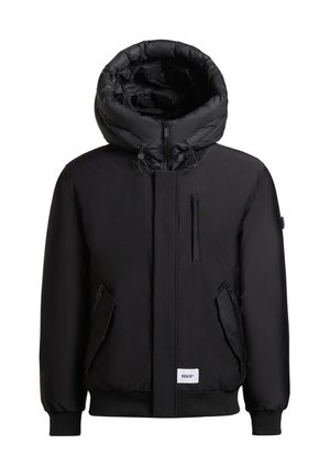 Čierna pufrová bunda s vysokou kapucňou, vybavená látkovými zipsami, dvoma zipsovými vreckami, rebrovanými manžetami a logom na leme.