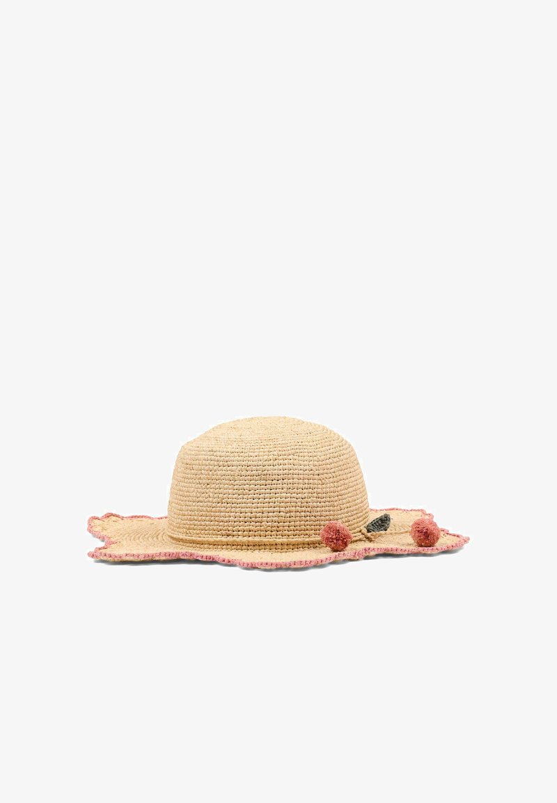 Cappello da sole beige intrecciato con tesa larga ondulata, rifinitura rosa e due pon pon rosa attaccati a una fascia intrecciata.