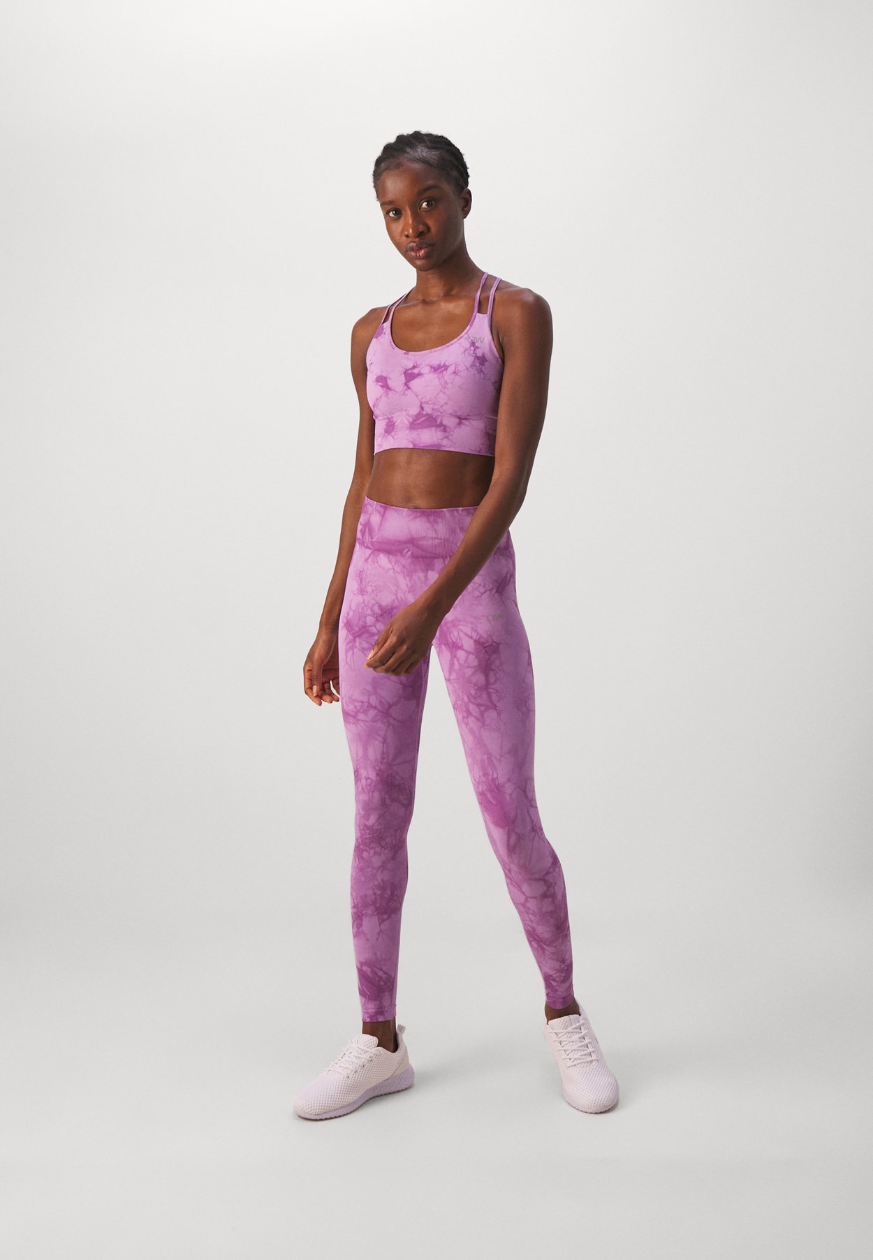 DEFINE SEAMLESS TIE DYE