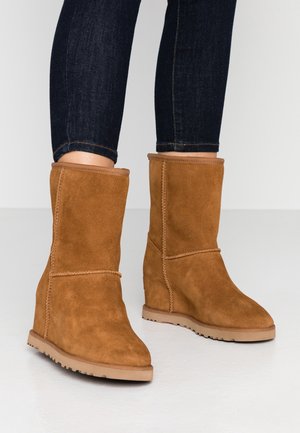 Bottines compensées - cognac