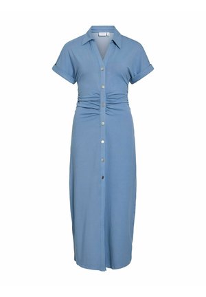 Hellblaues Midikleid mit kurzen aufgerollten Ärmeln, Kragen, vorderer Knopfleiste und gerafftem Taillendetail.