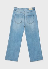 Světle modré džíny s vysokým pasem, širokým střihem a dvěma zadními kapsami. Mají čistý lem s mírným třepením na okrajích.