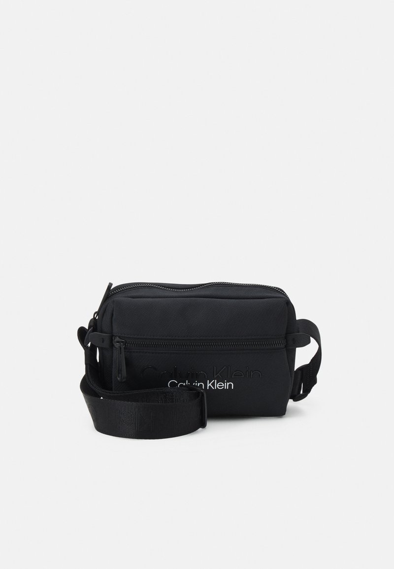 Calvin Klein CODE CAMERA BAG Torba preko tijela black/crno Zalando.hr