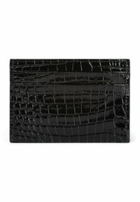 Zwarte, glanzende kaarthouder met een getextureerd krokodillenleren patroon en meerdere vakken voor kaarten. Soepele randen en een rechthoekige vorm.