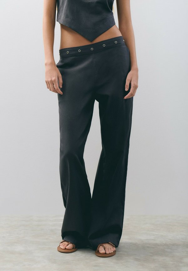 EYELETS - Stoffhose - antracita