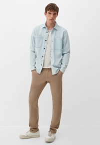 QS SLIM BASIC - Chino - sandstein