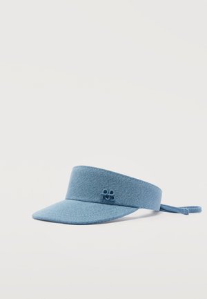 Svijetloplavi platneni vizir s zakrivljenim obodom i podesivim remenom na stražnjoj strani, s malim reljefnim logotipom na prednjoj trakici.