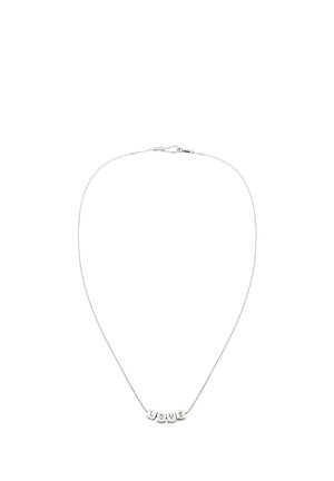 Collier chaîne en argent avec des perles lettre carrées épelant le mot "LOVE" en majuscules.