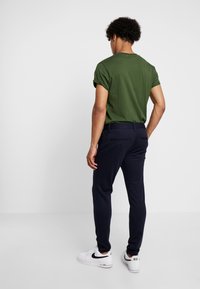 Pantaloni Uomo Only & Sons - Modello A 9 Abiti, Colore Olive Night, Look Casual E Versatile - 2
