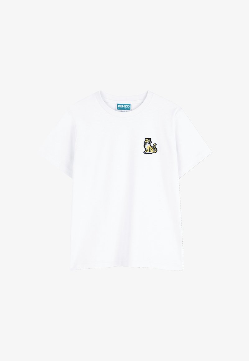 T-shirt en coton blanc avec un col rond, manches courtes, présentant un petit logo tigre brodé en jaune et noir sur le côté gauche de la poitrine.