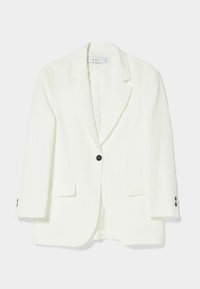 Vit enkelknäppt kavaj med slagkrage, två framfickor med lock och långa ärmar med två svarta knappar på varje mudd.