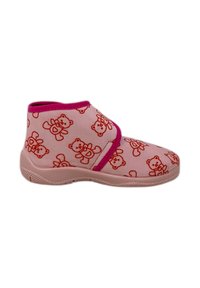 Scarpa in tessuto rosa con motivi di orsetti rossi, dotata di una fascia in velcro e suola in gomma. La parte superiore ha una texture liscia, adatta per un look casual.