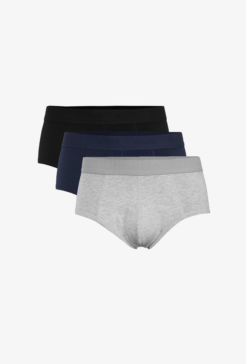 Drei Herren-Slips in Schwarz, Marineblau und Hellgrau, gestapelt mit elastischen Bundschnitten, die mit "MEN" beschriftet sind.