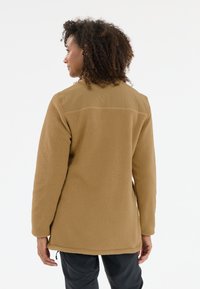 Braune Fleecejacke mit einem glatten, hellbraunen Oberbereich. Sie hat lange Ärmel und einen geraden Saum und zeigt einen strukturierten, gemütlichen Stoff.