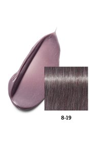 Cremige, hellviolette Haarfarbe Produktprobe neben einer Probe glatter Haarstruktur in einem ähnlichen Farbton, beschriftet mit "8-19".