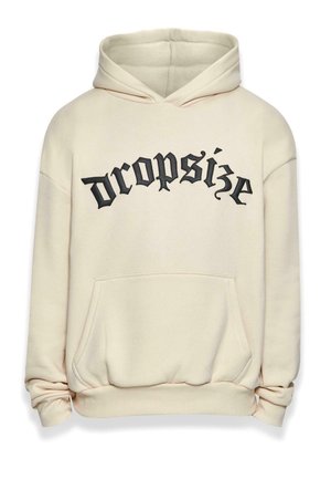 Crème-kleurige hoodie van zacht materiaal, met een voorzak in kangoeroe-stijl en zwarte gestileerde tekst "dropsize" op de borst.