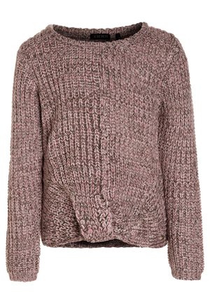 Gruby dzianinowy sweter w kolorze malwy, z długimi rękawami, okrągłym dekoltem i skręconym detalem na przednim brzegu.