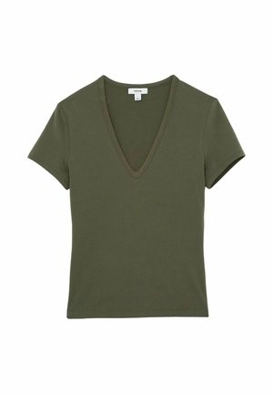 T-shirt verde oliva a V, maniche corte, realizzato in morbido cotone, con una vestibilità casual e una superficie liscia senza fantasie.