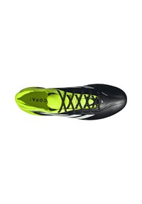 Chaussure de sport noire et jaune fluo avec des lacets noirs, des rayures blanches sur les côtés et un logo "COPA" à l'intérieur de la zone du talon.