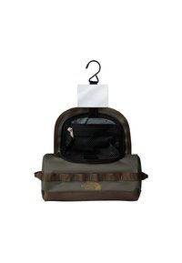 Hängande toalettväska med ett hållbart, mörkgrönt och brunt vattentätt yttre. Har en nätficka och ett hängande krok för enkel förvaring.