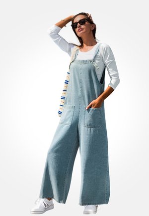STYLISH OVERALLS WITH RETRO FLAIR - Jumpsuit - blue denim