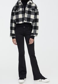 PULL&BEAR Chaqueta de invierno - black