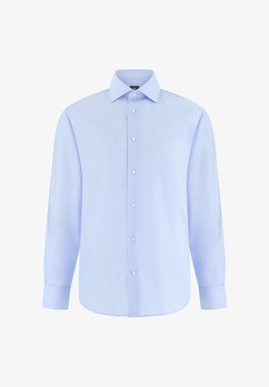 Hellblaues Herrenhemd mit dünnen weißen vertikalen Streifen, Knopfleiste, langen Ärmeln und spitzem Kragen.