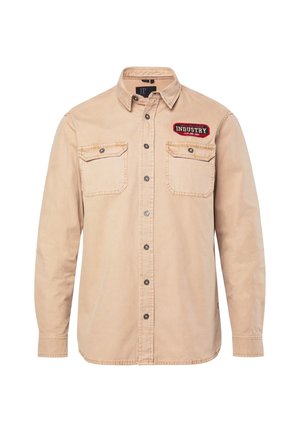 Beige skjorte med knapper lavet af bomuld, med to brystlommer, et mærke med teksten "INDUSTRY" og metalliske knapper. Lange ærmer.