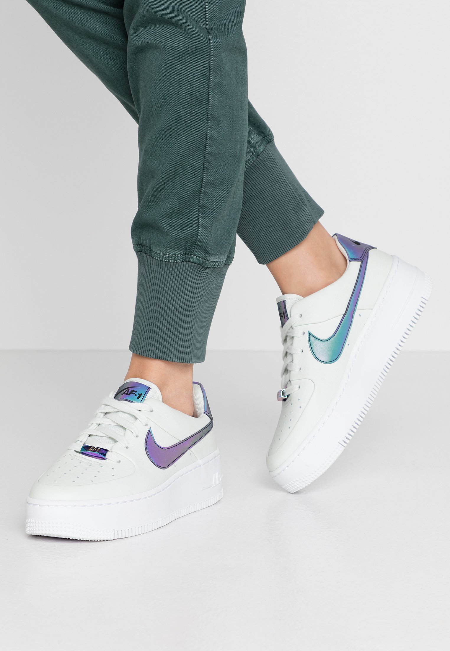 air force 1 sage low lx spruce aura blank white