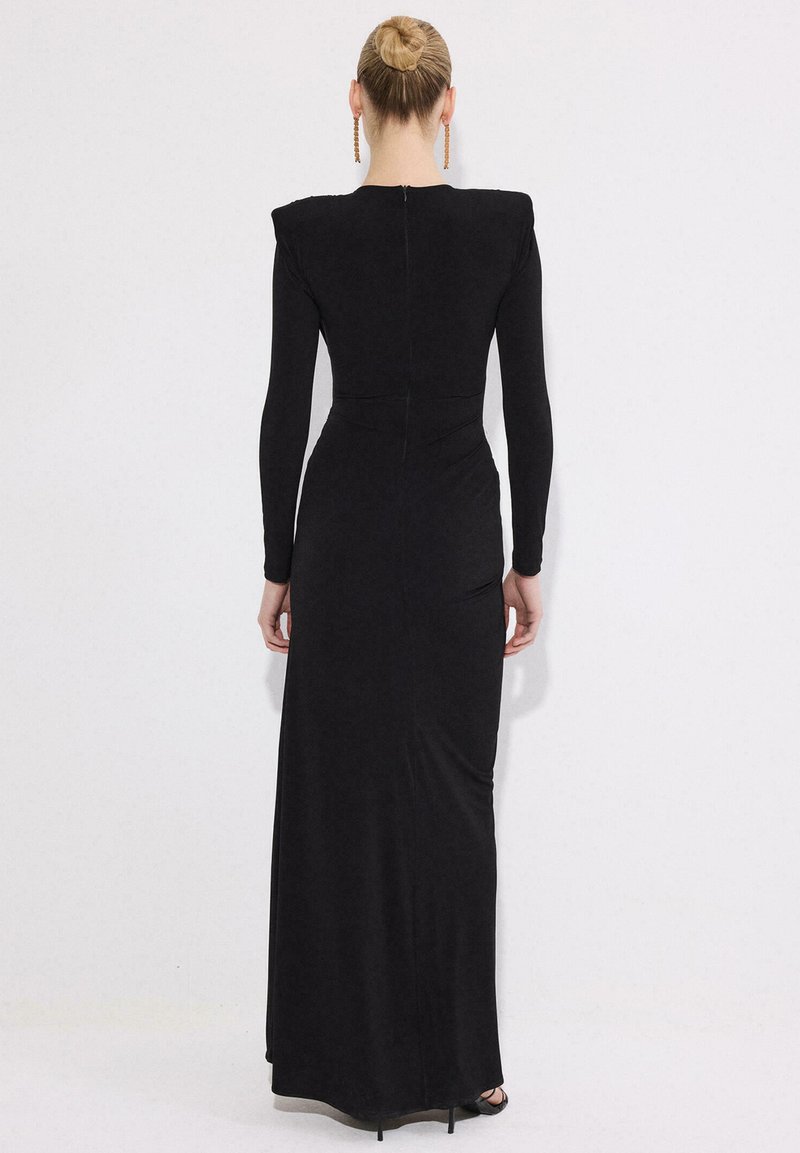 Touché Privé MAXI DRESS WITH GOLD ACCESSORIES - Robe de cocktail