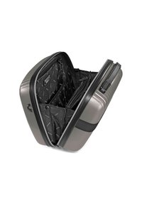 Hard-shell grijze aktetas open met een zwarte binnenkant en meerdere met rits gesloten vakken en elastische zakken.