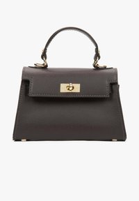 Hnědá strukturovaná kabelka s kamínkovou texturou, zlatým kováním, horním uchem a zavíráním na přehyb. Ozdobena malými zlatými nožičkami.