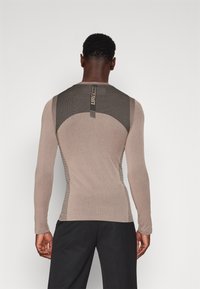 YOURTURN LONG SLEEVE SPORTS TOP WITH ZIP UNISEX - Top dugih rukava - tan