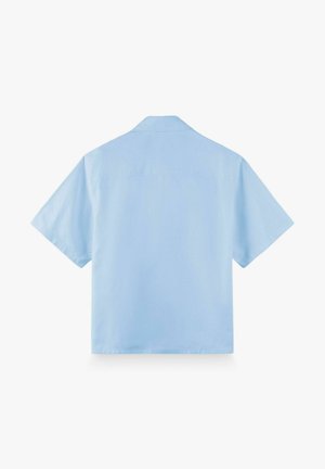 Chemise bleu clair à manches courtes avec col, vue de dos sur fond blanc.